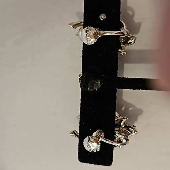 STAR Vintage Red AB Rhinstones on Silvertone Screw-On Earrings - Picture 4 of 6